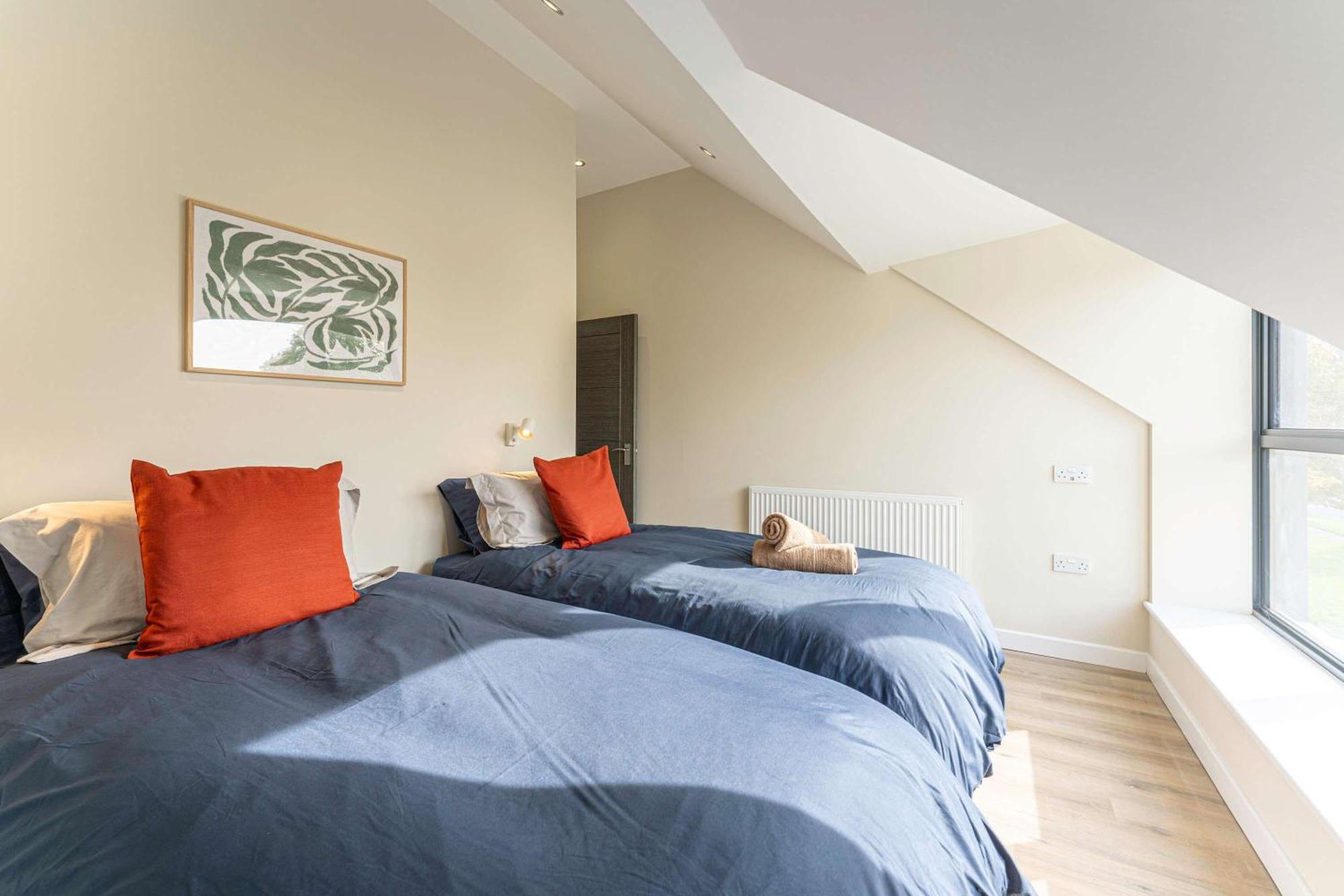 Stylish 2 Bedroom Apartments In Дербі Екстер'єр фото
