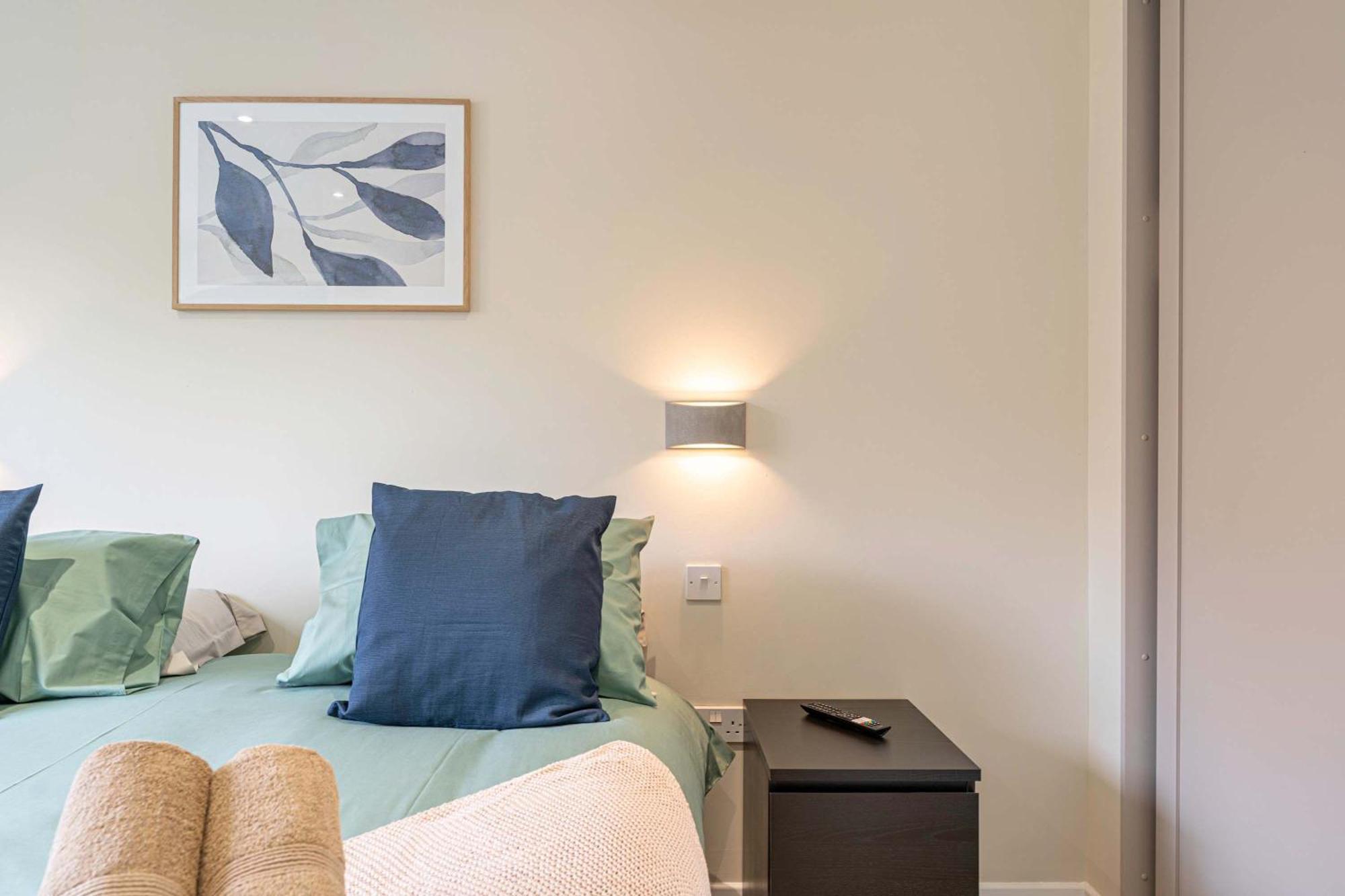 Stylish 2 Bedroom Apartments In Дербі Екстер'єр фото