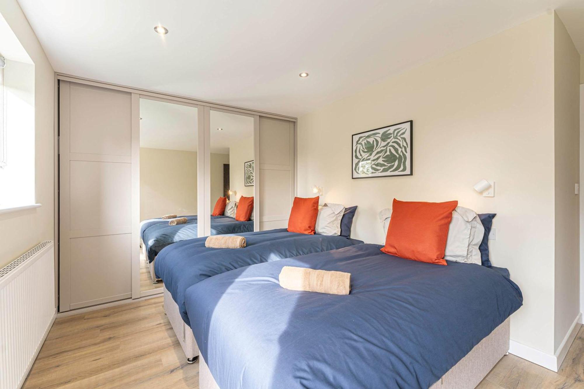 Stylish 2 Bedroom Apartments In Дербі Екстер'єр фото